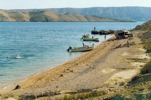 Spiaggia sull'isola di Pag
