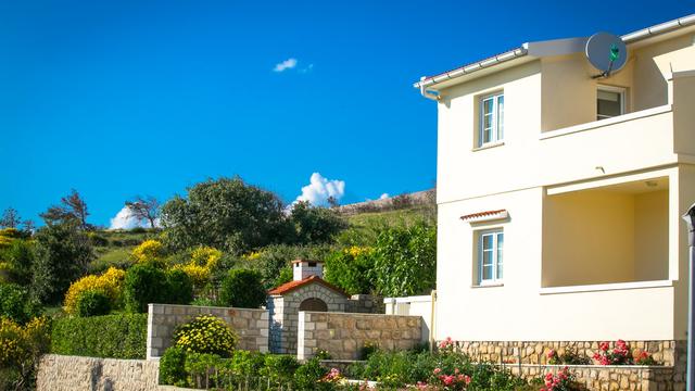 Kuća i vrt Apartmana Pag Fabijanić
